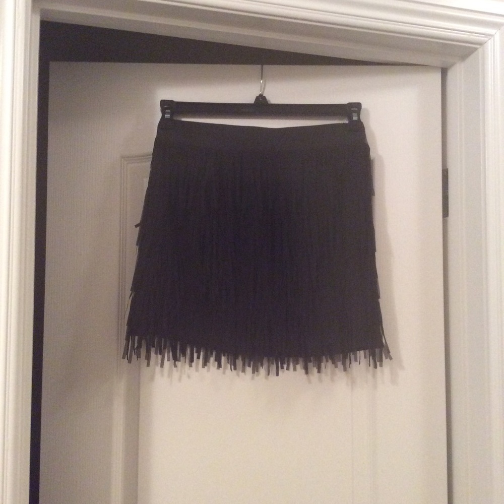 BLACK MINI FRINGE SKIRT